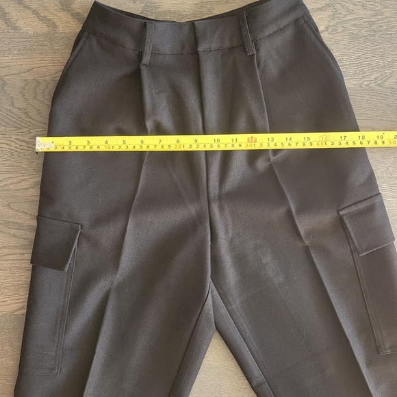 NEW High-rise trouser with cargo pockets - Picture 11 of 11